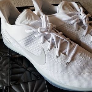 kobe triple white